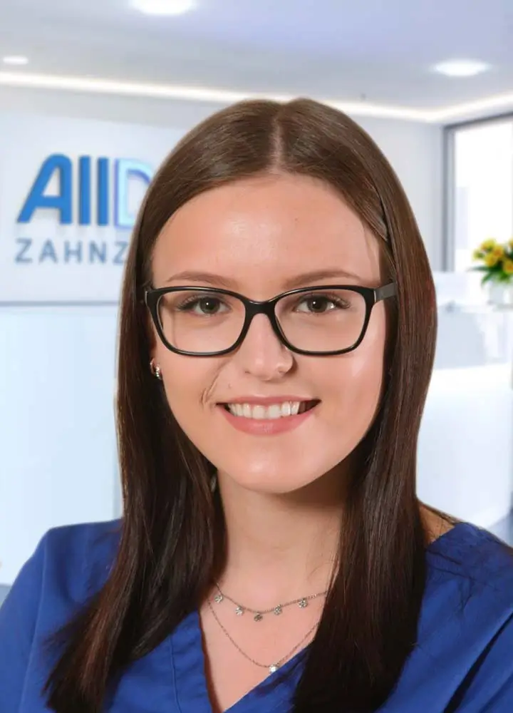 Portrait zahnmedizinische Prophylaxeassistenz Sofia Kreuzer (AllDent Augsburg)