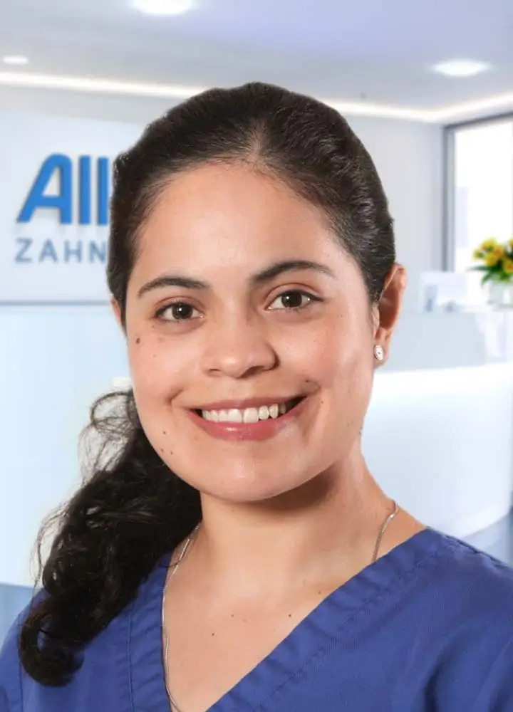 Portrait zahnmedizinische Prophylaxeassistenz Diana-Maria Sarmiento-Herrera (AllDent Augsburg)