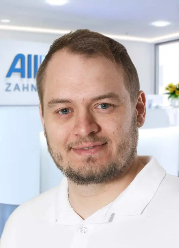 Portrait Zahnarzt Johannes Austgen (AllDent Augsburg)