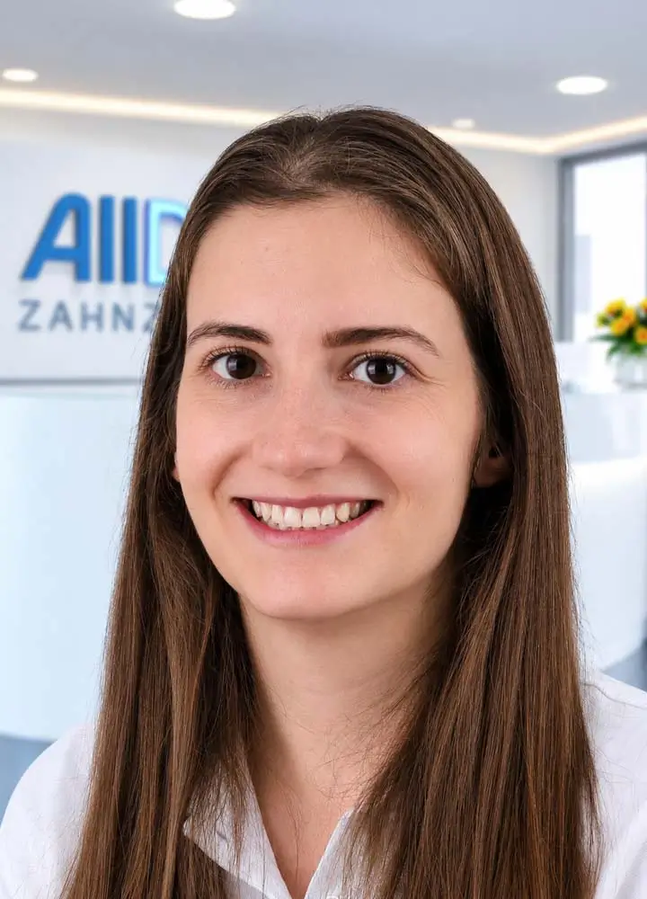 Portrait Zahn&auml;rztin Jana K&ouml;ssel (AllDent Augsburg)