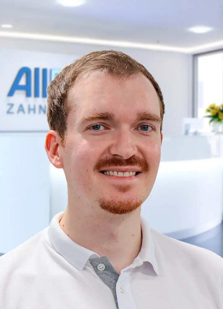 Portrait Zahnarzt Moritz P&ouml;ppel (AllDent M&uuml;nchen Hauptbahnhof)